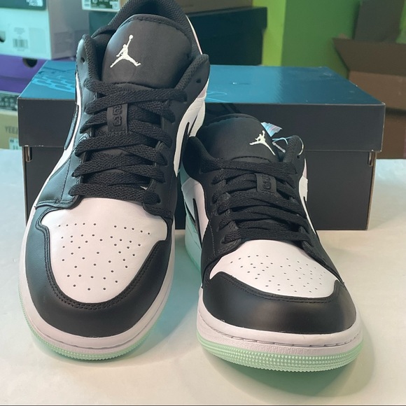 Air Jordan 1 Low Mens Size 10 Basketball Sneakers White & Mint - Picture 2 of 10
